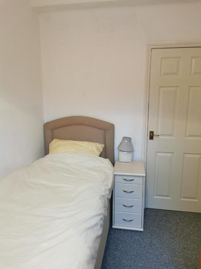 Parkside House 3 Bedroom 2 Bathroom. Parking. 巴罗弗内斯 外观 照片